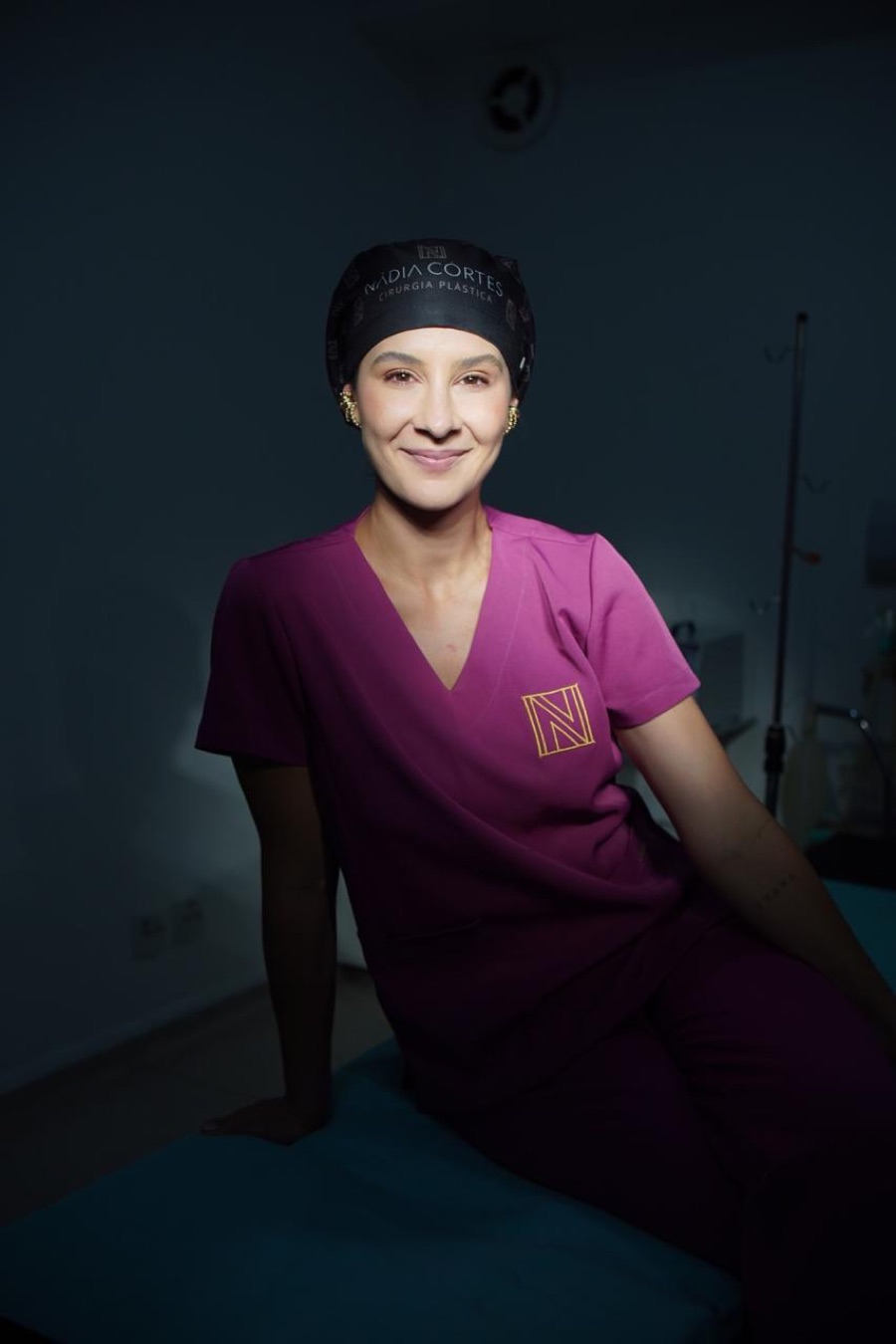 Dra. Nádia Côrtes, especialista em mamoplastia